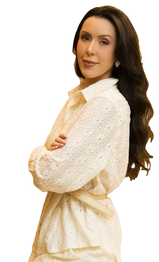 Dra. Bárbara Gasparin de braços cruzados, na recepção da Avitta