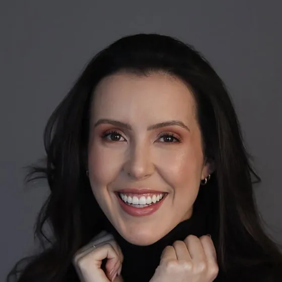 Dra. Bárbara Gasparin sorrindo